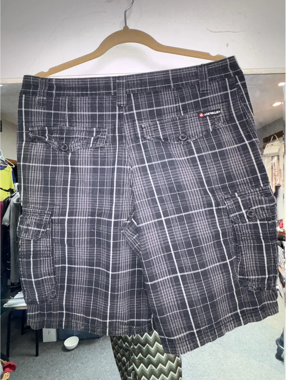 Airwalk Men's Black and Gray Plaid Cargo Shorts Size 32